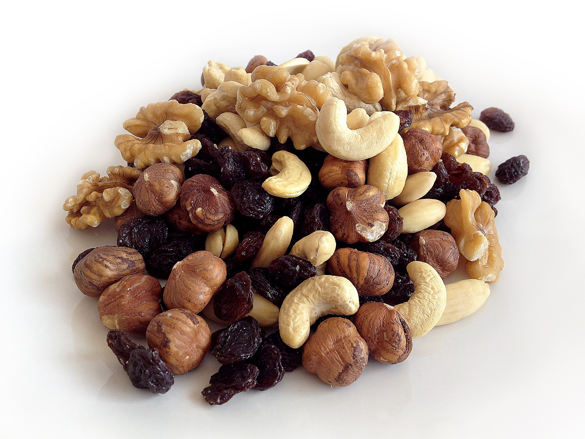 Study Suggests Nut Consumption May Lower Colon Cancer Risk