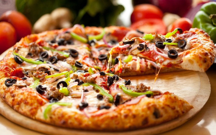 6 Crazy Tips To Throw A Mouth Watering Pizza Party At Home