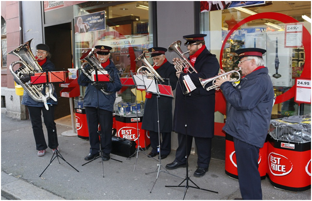 Did Christmas Music Make You Spend More? The Importance Of In Store Music